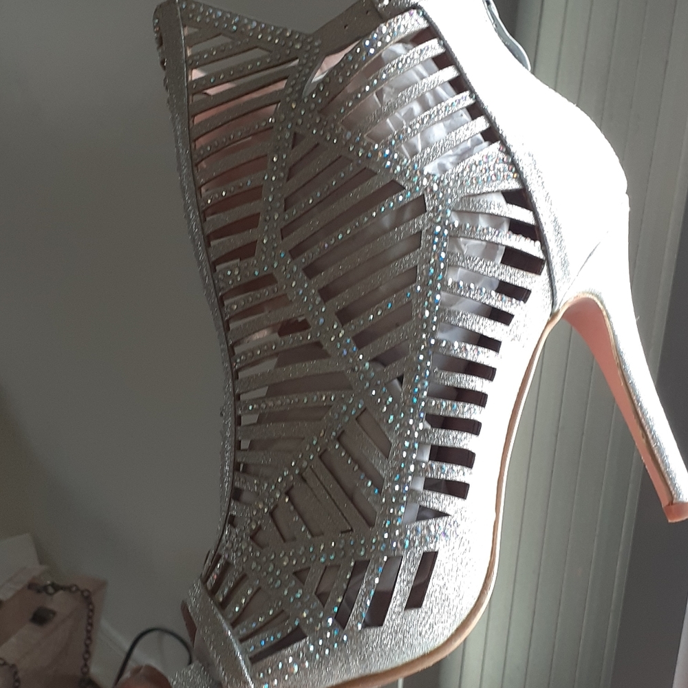 Shoes - Picture 2 of 5